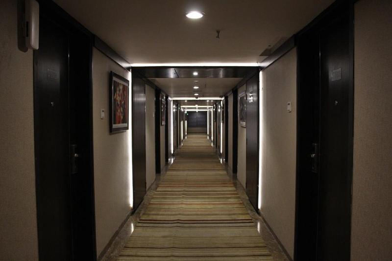 Hotel Siesta Hinjewadi Пуна Экстерьер фото