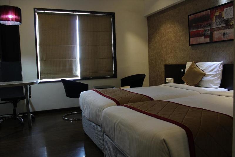 Hotel Siesta Hinjewadi Пуна Экстерьер фото